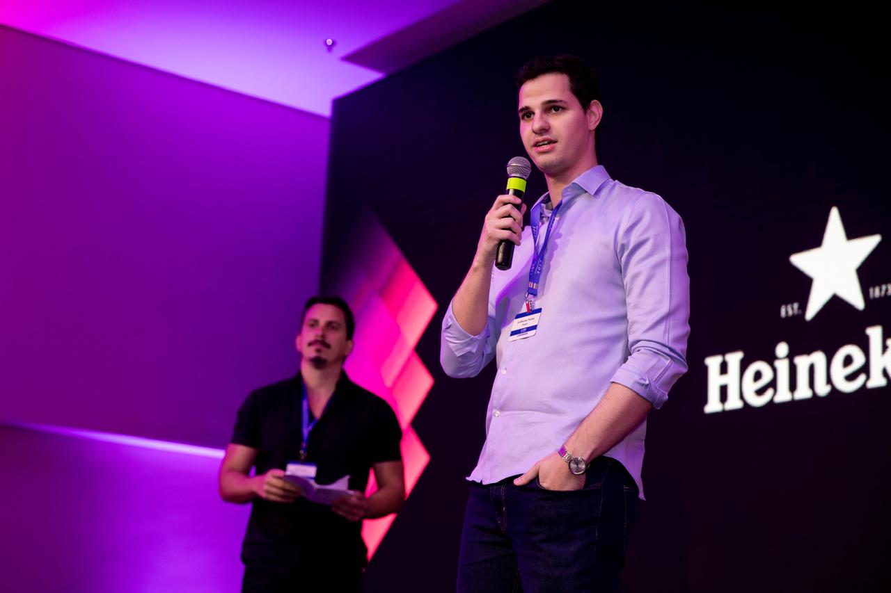 Guilherme Pontes palestrando